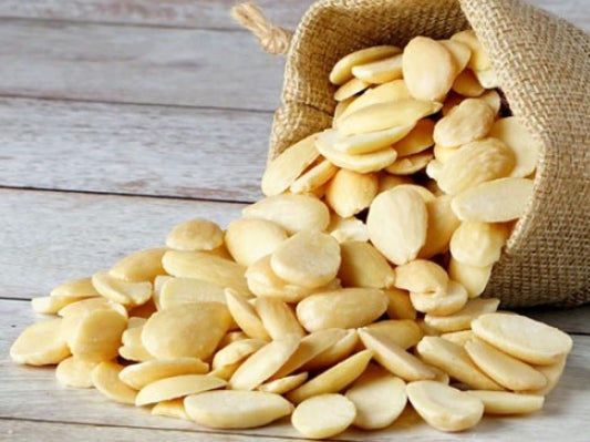 1/2 كجم لوز مقشر أنصاف